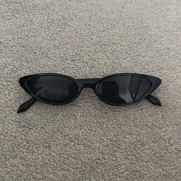 Collection of Sunglasses - Picture 6 of 7